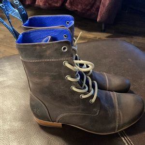 John Fluevog distressed 8.5 boots. Never worn. So comfy and very handsome